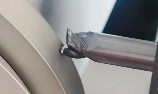 Ați folosit freza direct din cutie? Cum de s-a ciobit în doar o jumătate de oră?