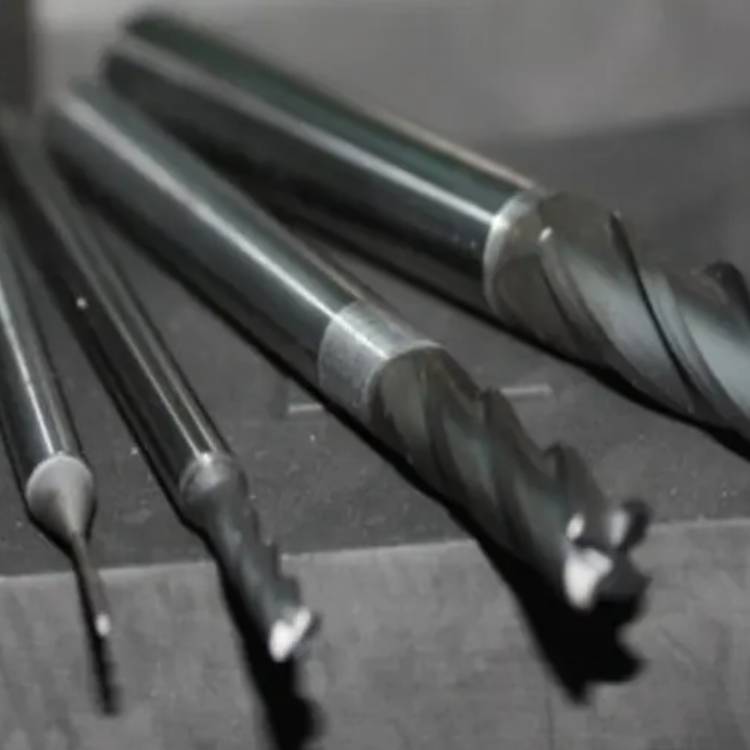 Cât de rezistentă este freza din fibră de carbon?