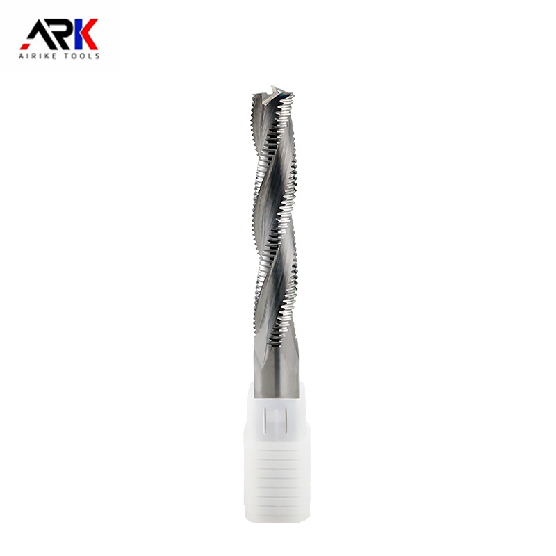 Este mai bună o freză pentru prelucrarea lemnului cu caneluri spiralate sau drepte pentru tăierea muchiilor